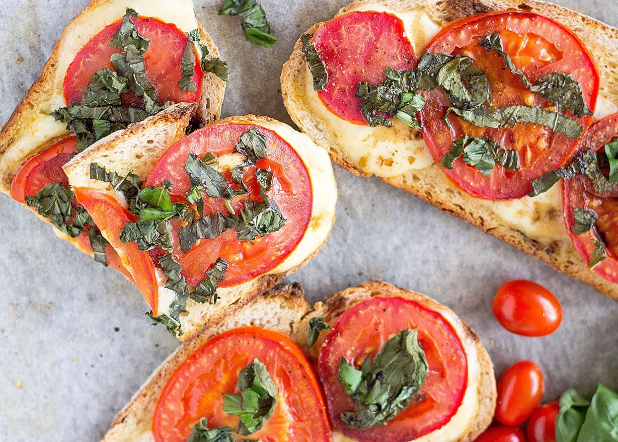 Featured image of post Recipe of Tomato And Mozzarella Appetizer On Bread