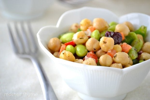 chickpea-salad-quick-vegetarian-and-vegan-high-protein-salad