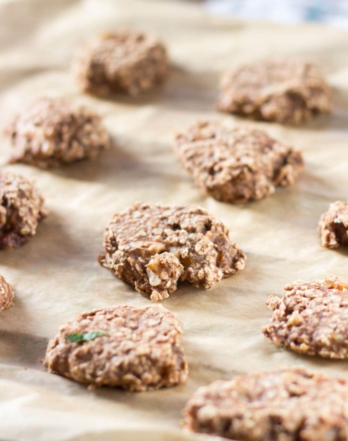 Cookies are on the parchment paper on the baking tray | Hurry The Food Up