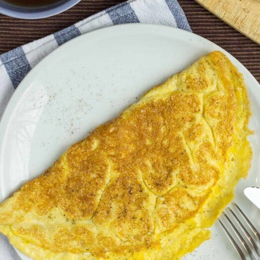 Best easy omelette recipe 3 eggs, no fuss! Hurry The Food Up