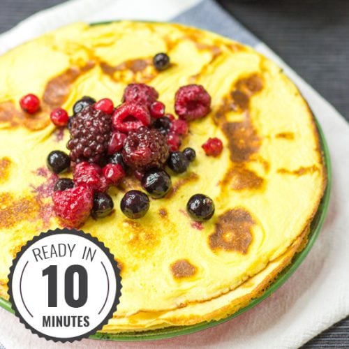 The 2 ingredient Cream Cheese Pancakes. Ready in 10 minutes. #low-carb #pancake| hurrythefoodup.com
