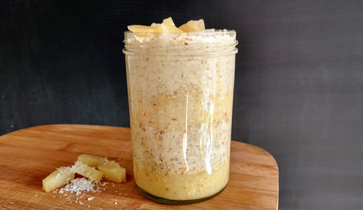 Tropical overnight oats in a jar with pineapple | Hurry The Food Up