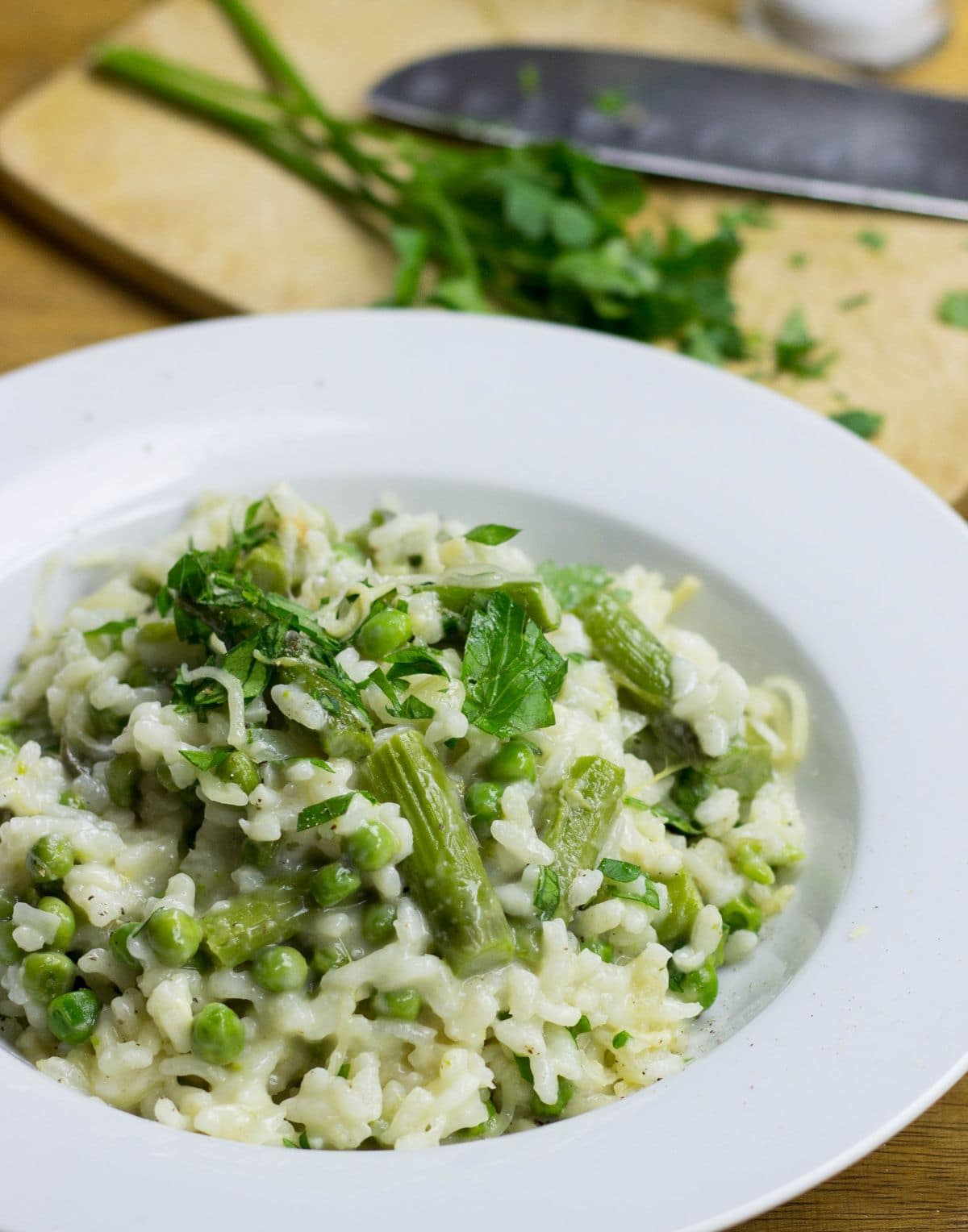 Creamy Asparagus Risotto. Quick to make, so satisfying and tasty to eat. We’ve also included the key surprisingly easy tips to getting the perfect risotto. | hurrythefoodup.com