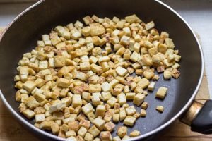 Vegan Tofu Bolognese - It was about time we veganized this Italian classic! | hurrythefoodup.com