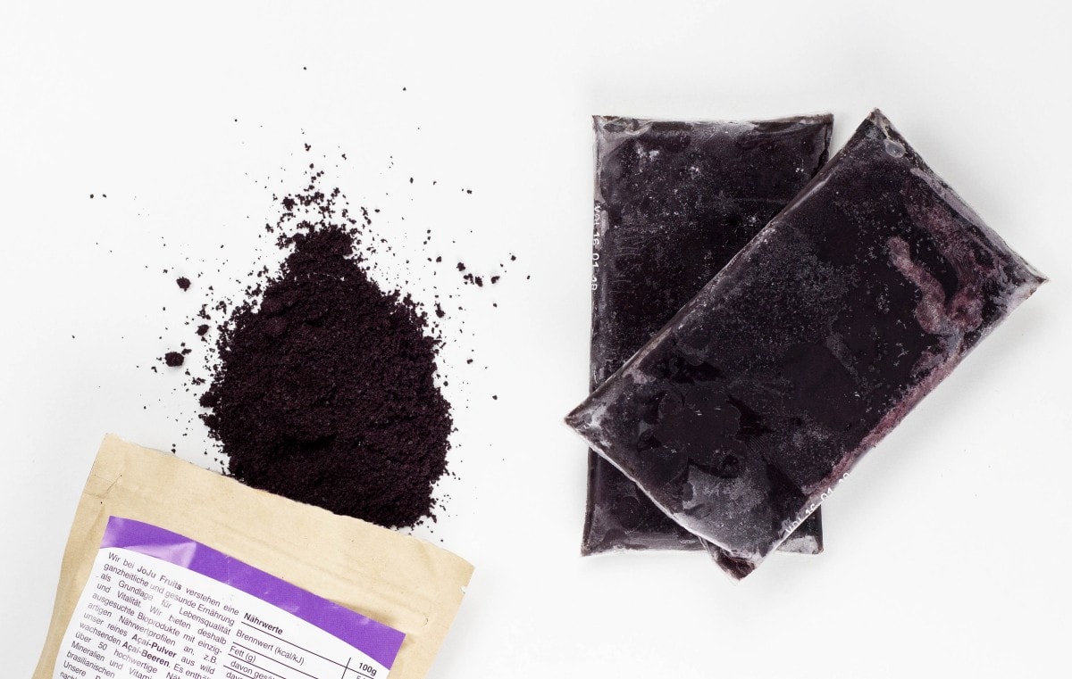 A packet of acai powder and 2 packets of frozen acai | Hurry The Food Up