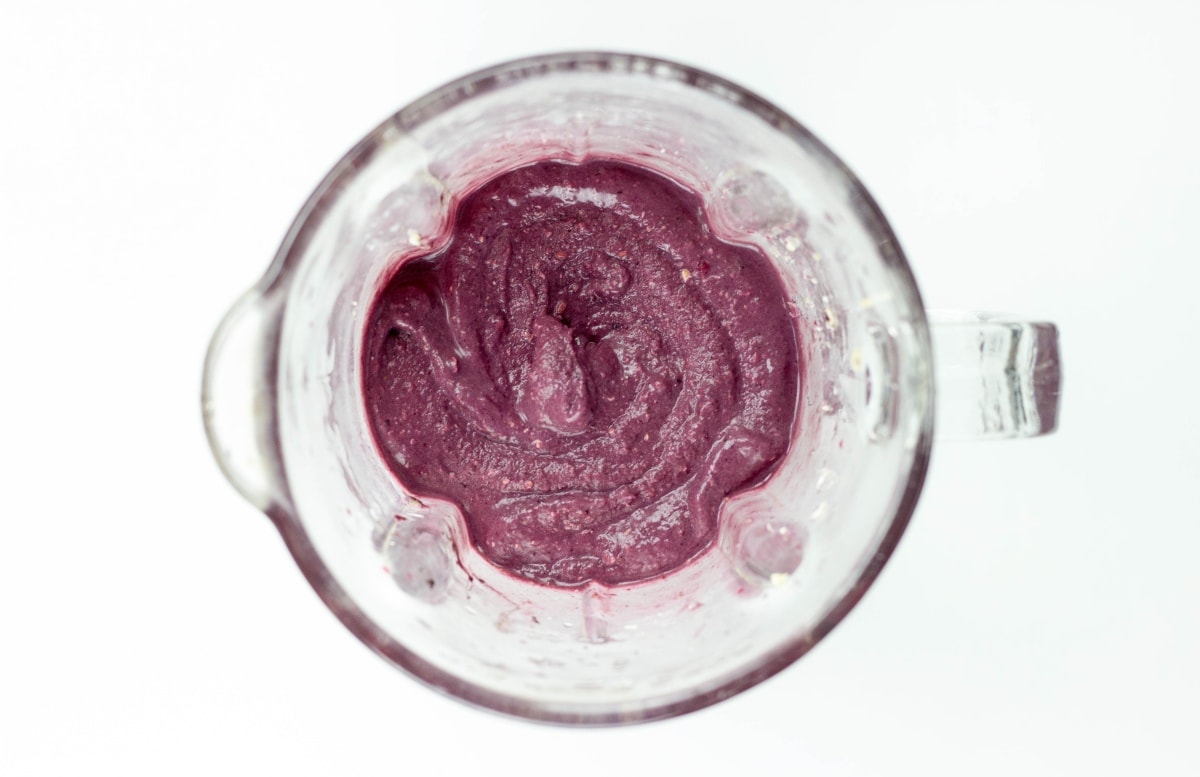 Acai berry, frozen berries and banana mix in a blender | Hurry The Food Up