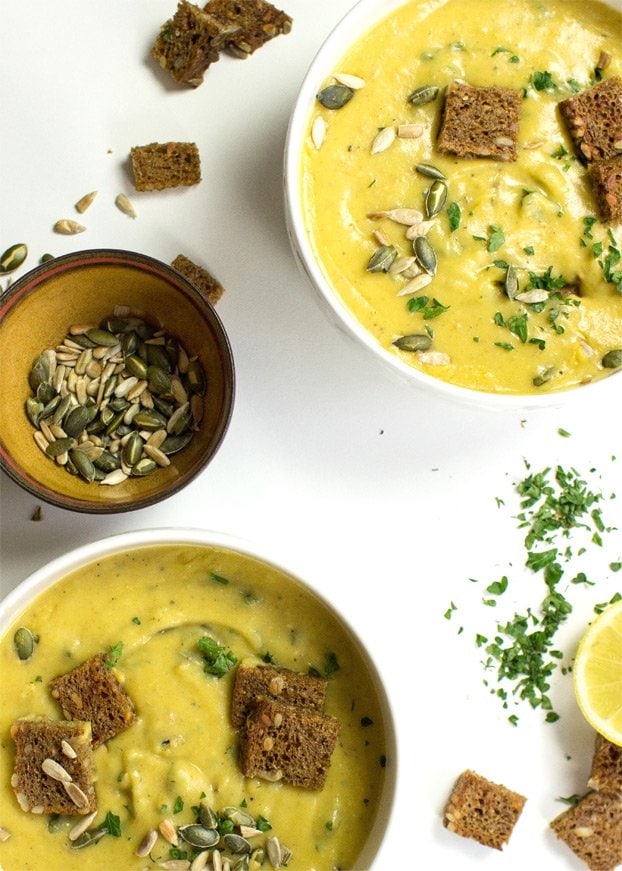 Vegan Potato Soup - Full on flavours &amp extremely satisfying | hurrythefoodup.com