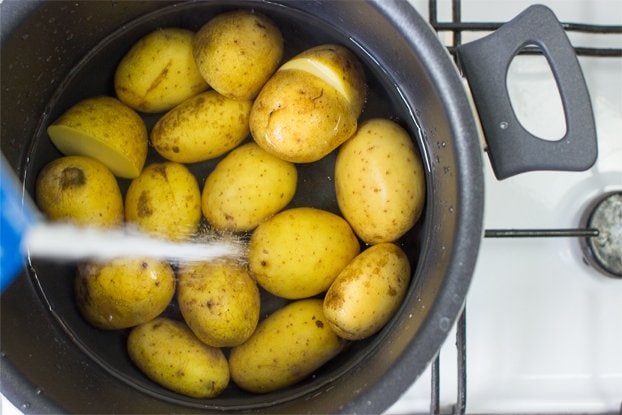 https://hurrythefoodup.com/wp-content/uploads/2017/05/vegan-potato-salad-2.jpg