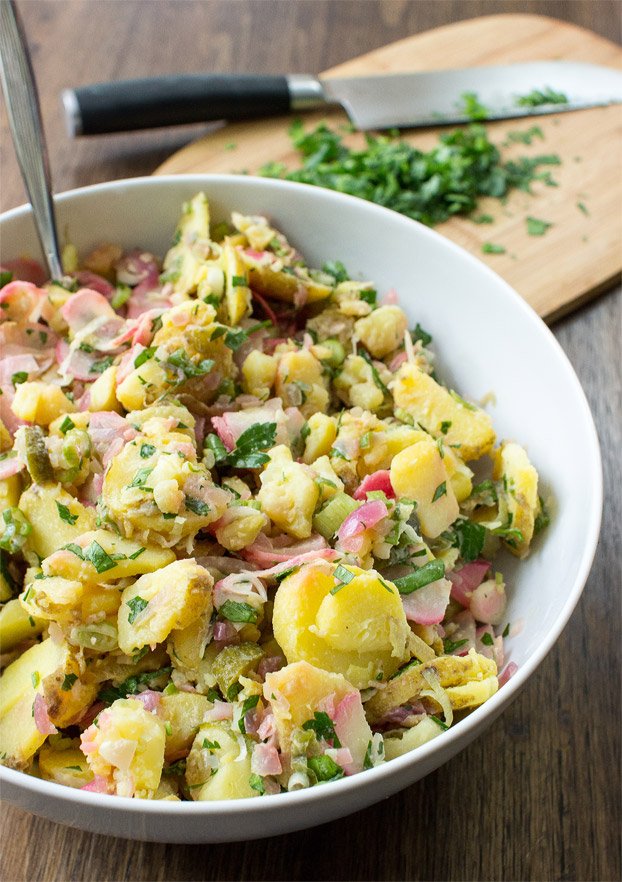 verdomd lekker veganistische aardappelsalade-geen olie, geen Mayo | hurrythefoodup.com