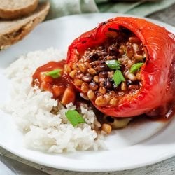 Easy Stuffed Bell Peppers in Mediterranean tomato sauce | hurrythefoodup.com