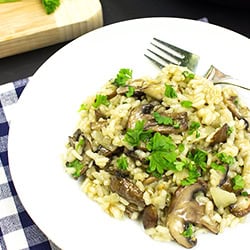Vegan Mushroom Risotto – Creamy, without the Cream | hurrythefoodup.com