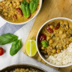 Vegan Chickpea Curry with rice, tomatoes and basil | Hurry The Food Up