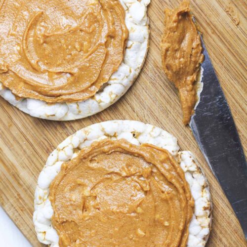 2 Wholegrain Rice Cakes with Peanut Butter | Hurry The Food Up