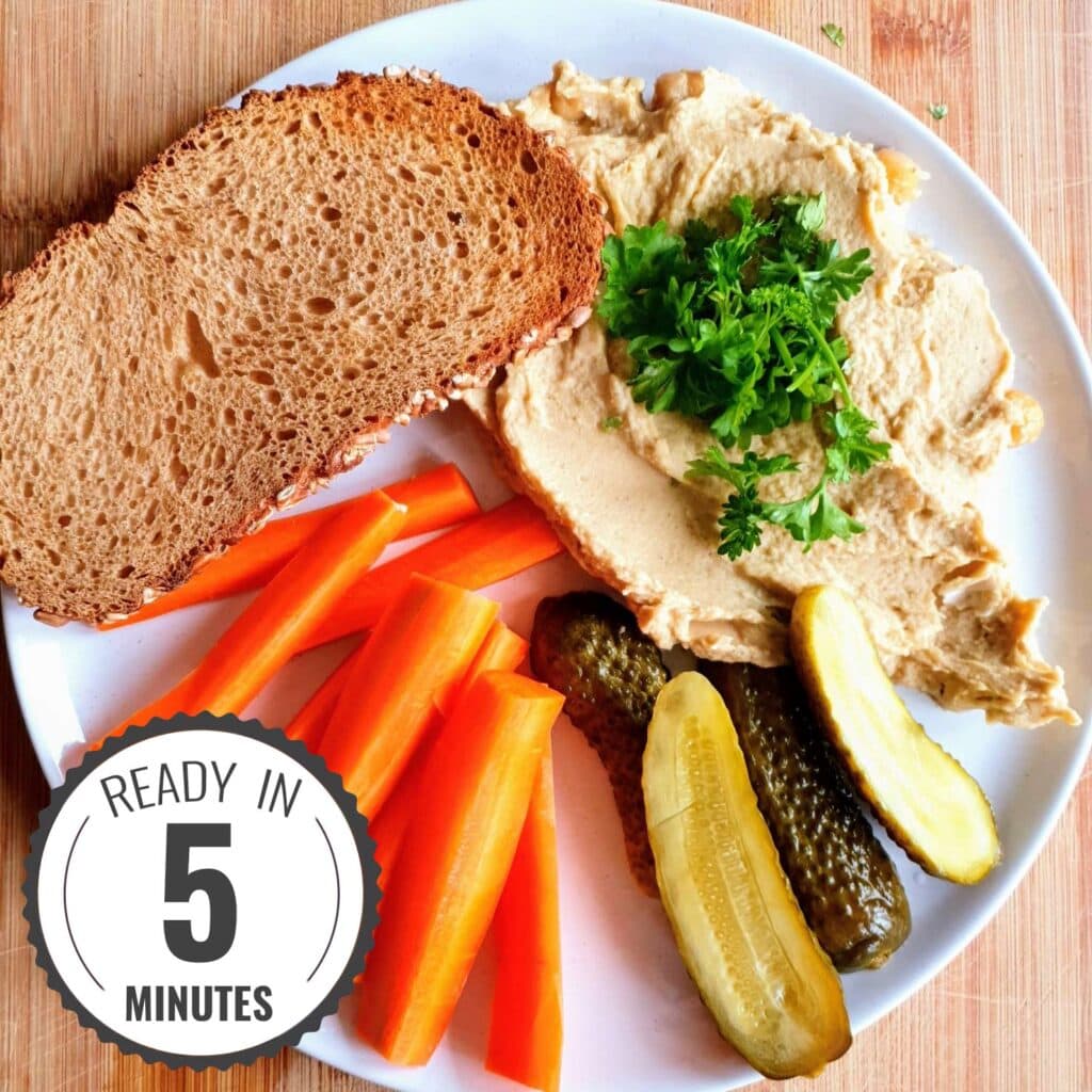 Hummus, Veggies & Bread