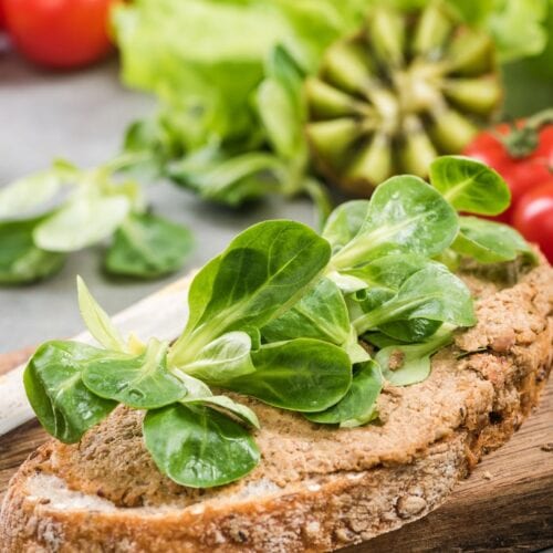 slice bread with hummus