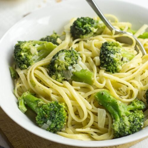 Broccoli Pasta - Best Vegetarian Meals | Hurry The Food Up