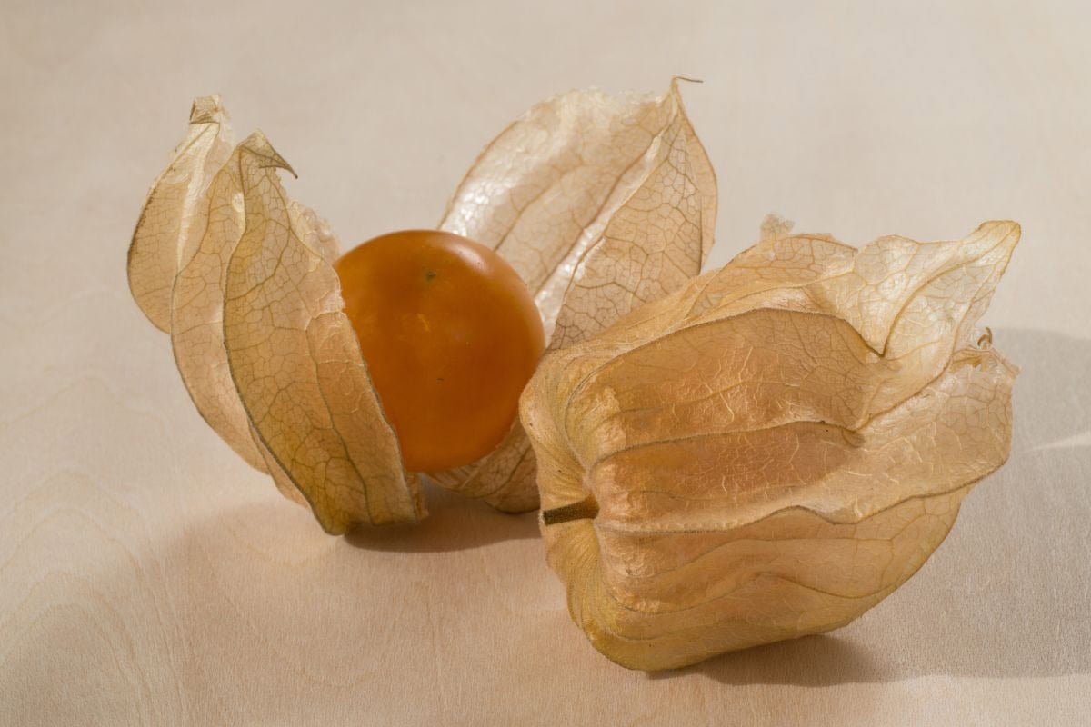 Two husk tomatoes: one unwrapped and the other one wrapped | Hurry The Food Up