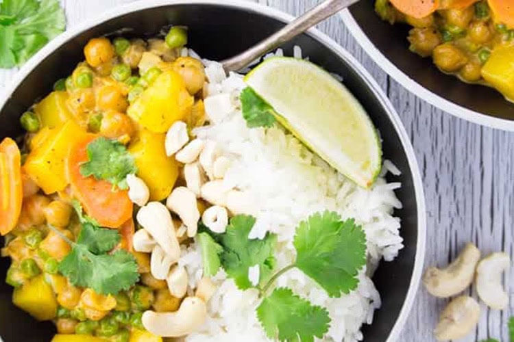 Easy Potato, Pea and Carrot Curry