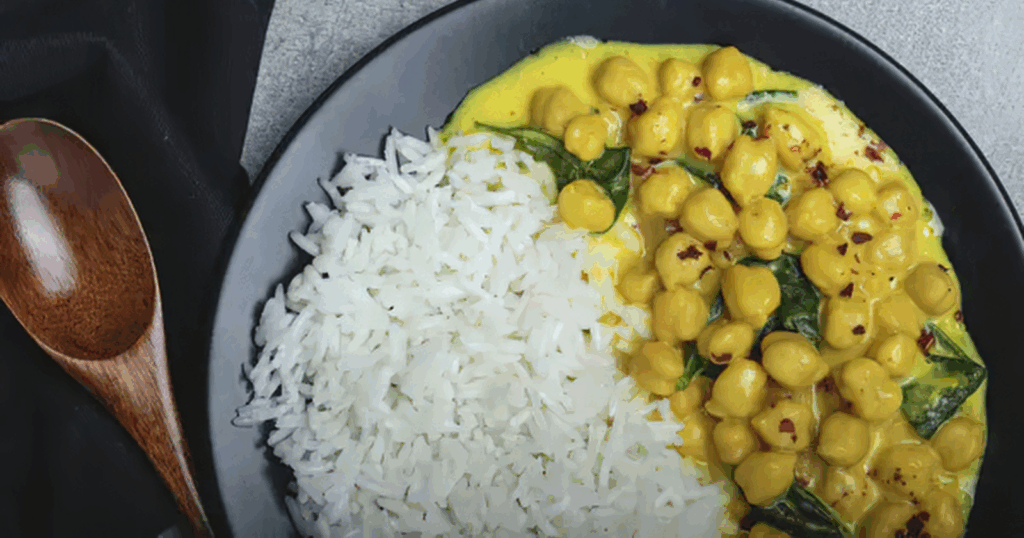 How to make a proper vegetarian green curry from scratch — the paste technique that makes all the difference
